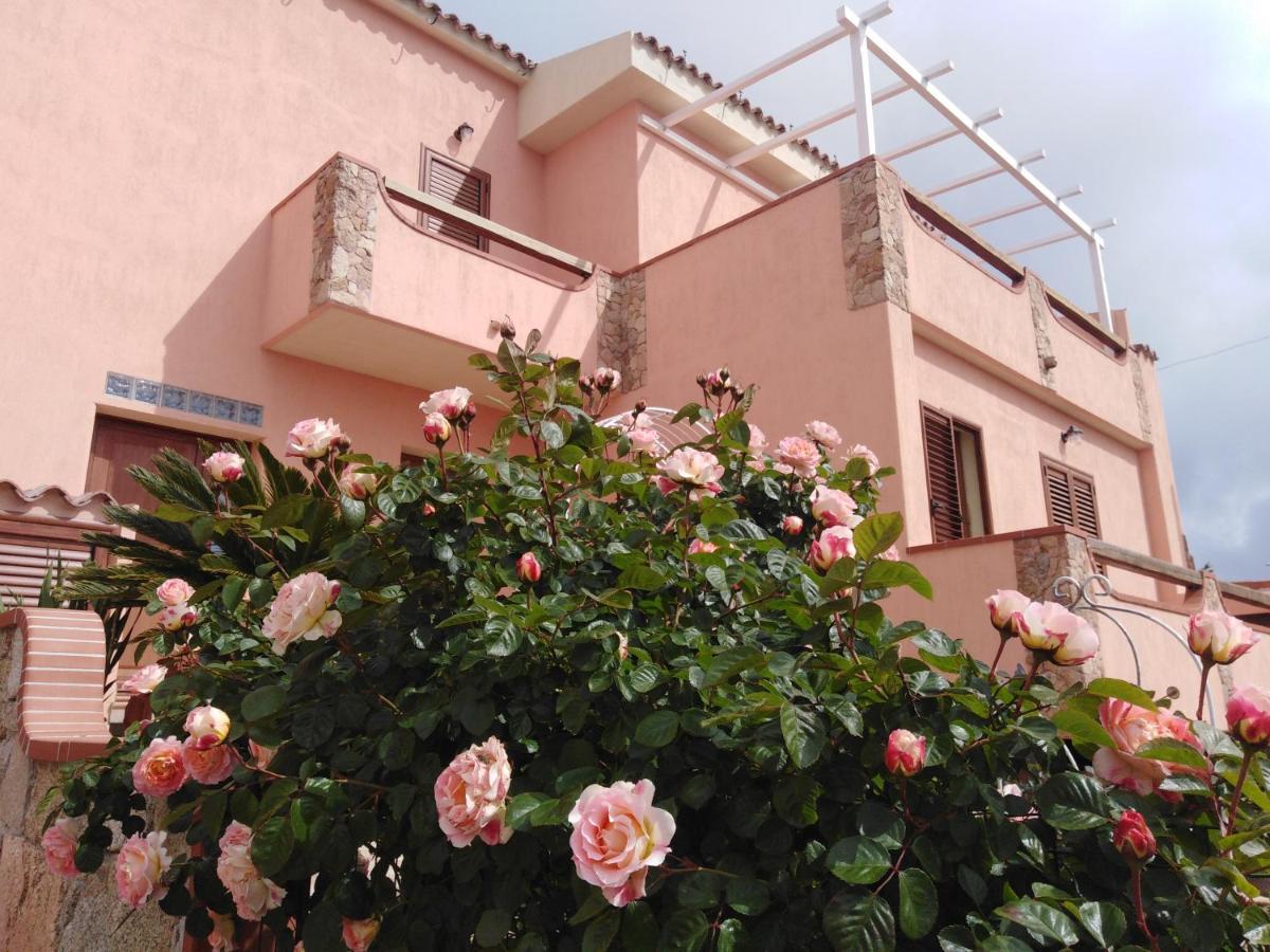 The Roses Garden Bed & Breakfast Ла Мадалена Екстериор снимка