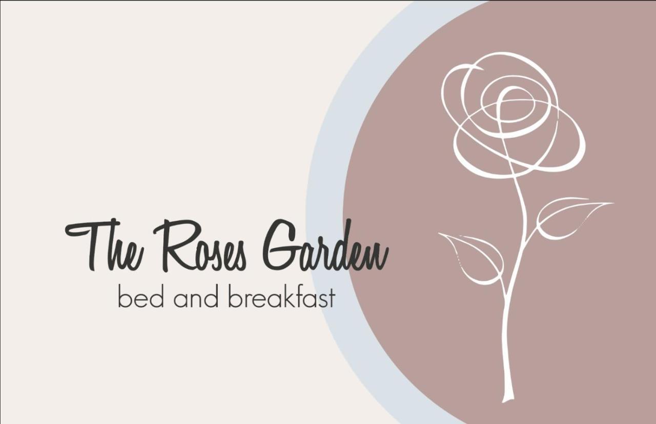The Roses Garden Bed & Breakfast Ла Мадалена Екстериор снимка
